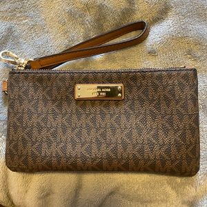 Michael Kors Wristlet